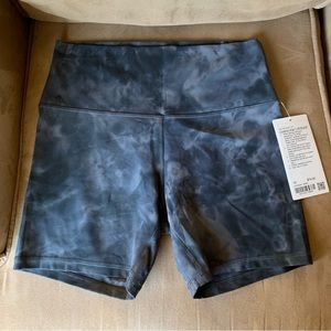 NWT Lululemon Align 6” High Rise Short
